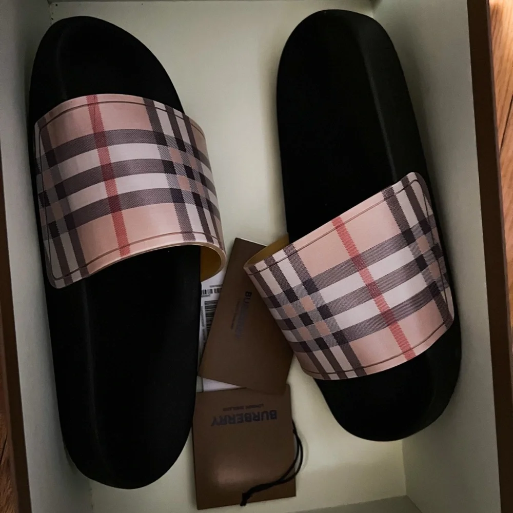 Burberry Check Pattern Slides - Picture 1 of 3
